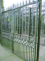 Pair of drive gates