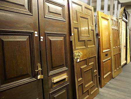 RECLAIMED DOORS AND WINDOWS